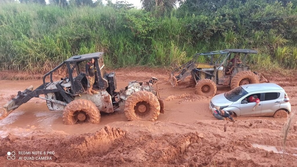 Chuvas intensas isolam cidades no Pará e deixam BR-230 intrafegável